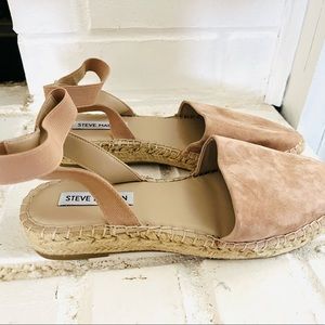 Steve Madden Suede “Moment” Strappy Closed Toe Sandal in Taupe